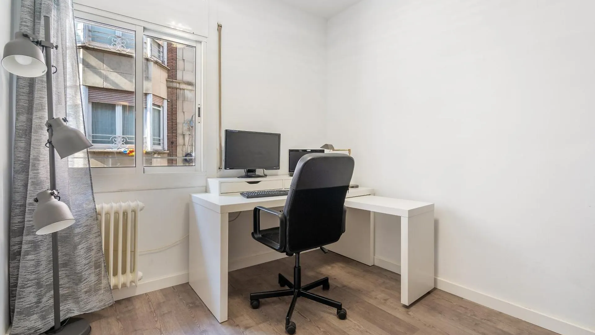 Your Home In Barcelona Office & Gym & Parking Free 0*,  西班牙