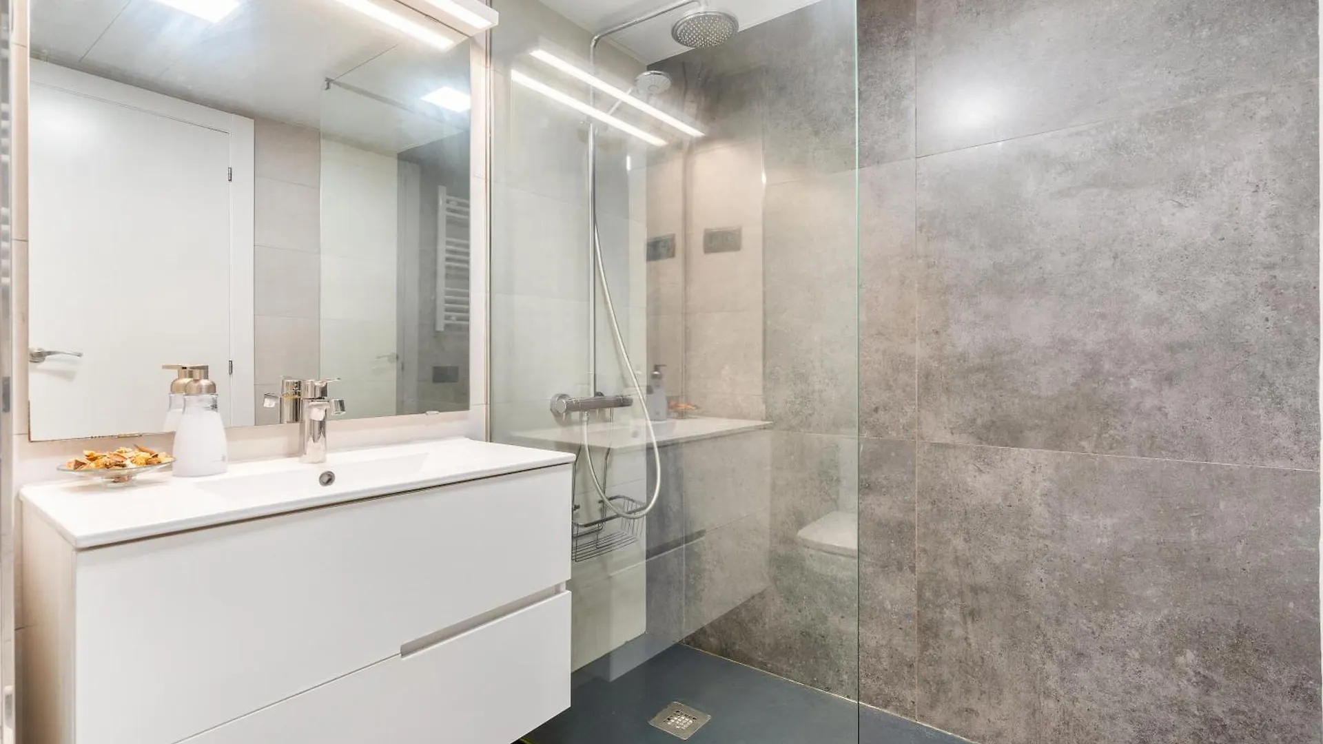 Your Home In Barcelona Office & Gym & Parking Free 公寓